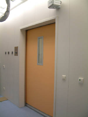 Electrical X-ray protection sliding door